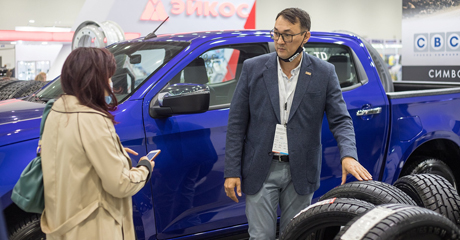 visitors at the stands_automechanika_astana_w.jpg